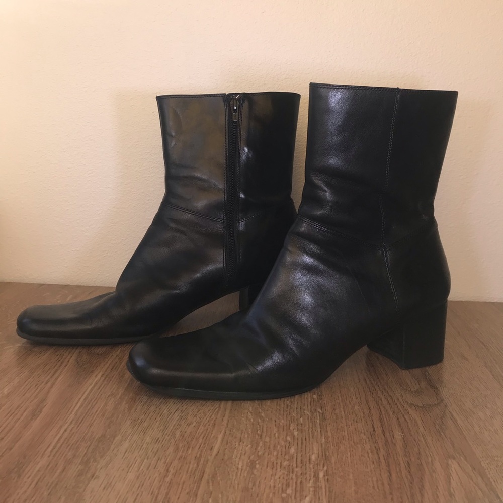 Nine West Black Leather Bootie. Sz - 11